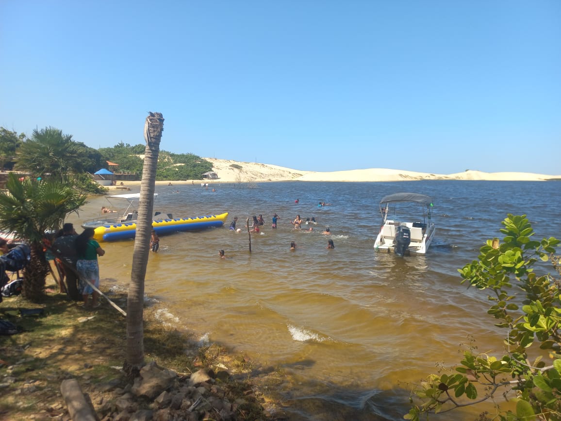 Phb Webcidade Lagoa Do Portinho Em Parna Ba Atrai Muitos Turistas